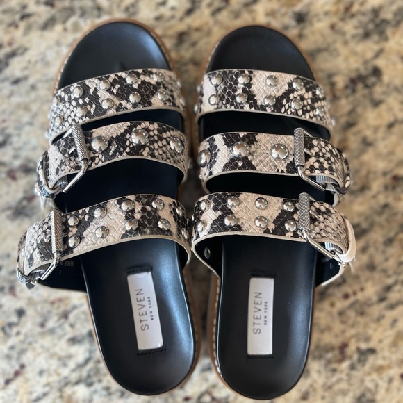 Steve Madden Cala Snake Embossed Sandal
 
WHITE MULTI, Size 7 M - Picture 4 of 5